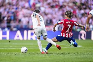 六台记者：巴尔韦德后悔被犯规后起身太快，他将在今日接受检查