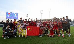 淘汰法国首进世少赛八强!U17女足赛后大合照,做出以下克上手势